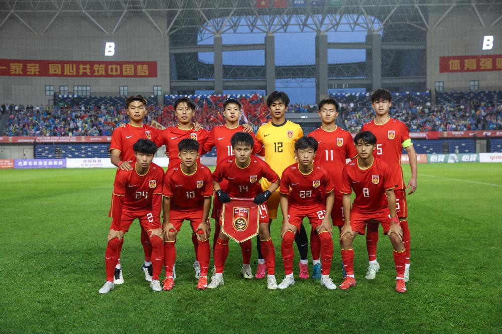 半场战报：多特2-0斯图加特，埃姆雷-詹点射，拜尔破门
